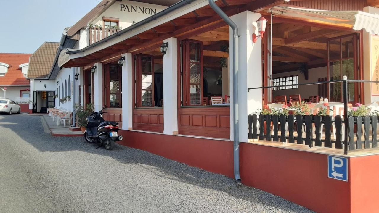 Pannon Vendégház Pannonhalma Exterior foto